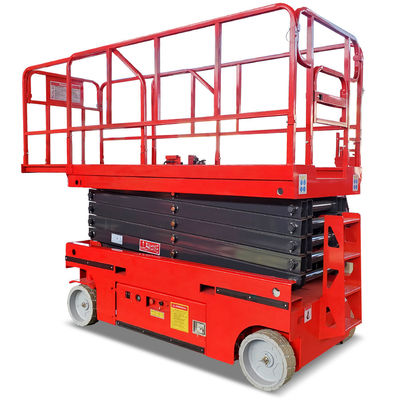 Sollevamento elettrico a forbice con caricatore con peso di circa 2000 kg e necessità di sollevamento professionale