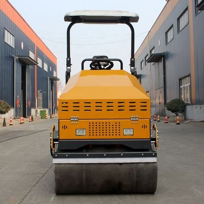 3000kg Twin Drum Mini Road Roller con frequenza di eccitazione di 70Hz e funzionamento fluido