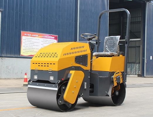 Capacità del serbatoio del carburante di 5,5 L 1000 kg Roller stradale a ruote di gomma per lavori di costruzione