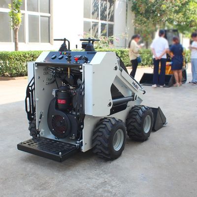 0-6 km/h velocità di lavoro Mini Skid Steer Loader con motore Epa e carico nominale di 1000 kg