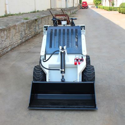 Piccolo caricatore diesel a sterzo con secchio con diversi accessori Compatto e potente
