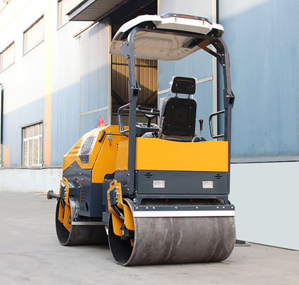 HQ-YL1200 1-5 Tonnes Vibration Ride On Mini Road Roller con 120L di capacità del serbatoio dell'acqua
