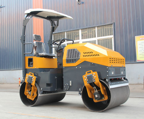 Compattatore a rulli vibratori da 3 tonnellate con motore Kubota