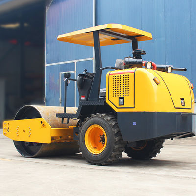 Alte prestazioni di funzionamento Compattatore a rullo a tamburo singolo Rollatore per terreni vibratori